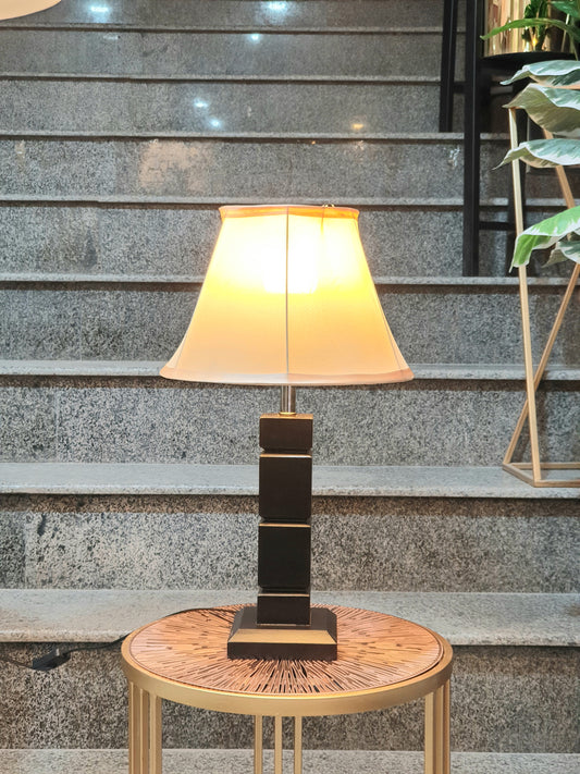 Wooden sidetable lamp